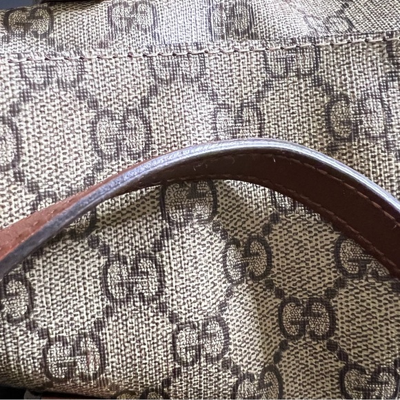 🌟Deal of the day🌟GUCCI
Original GG Supreme Canvas Linea Fold Over Bag - Picture 13 of 14